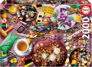 Пъзел Educa от 2000 части - Маса за шиене